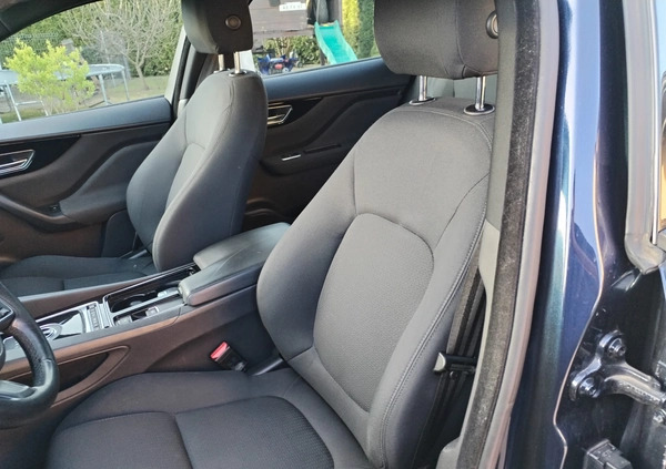 Jaguar F-Pace cena 62900 przebieg: 111000, rok produkcji 2017 z Iłowa małe 121